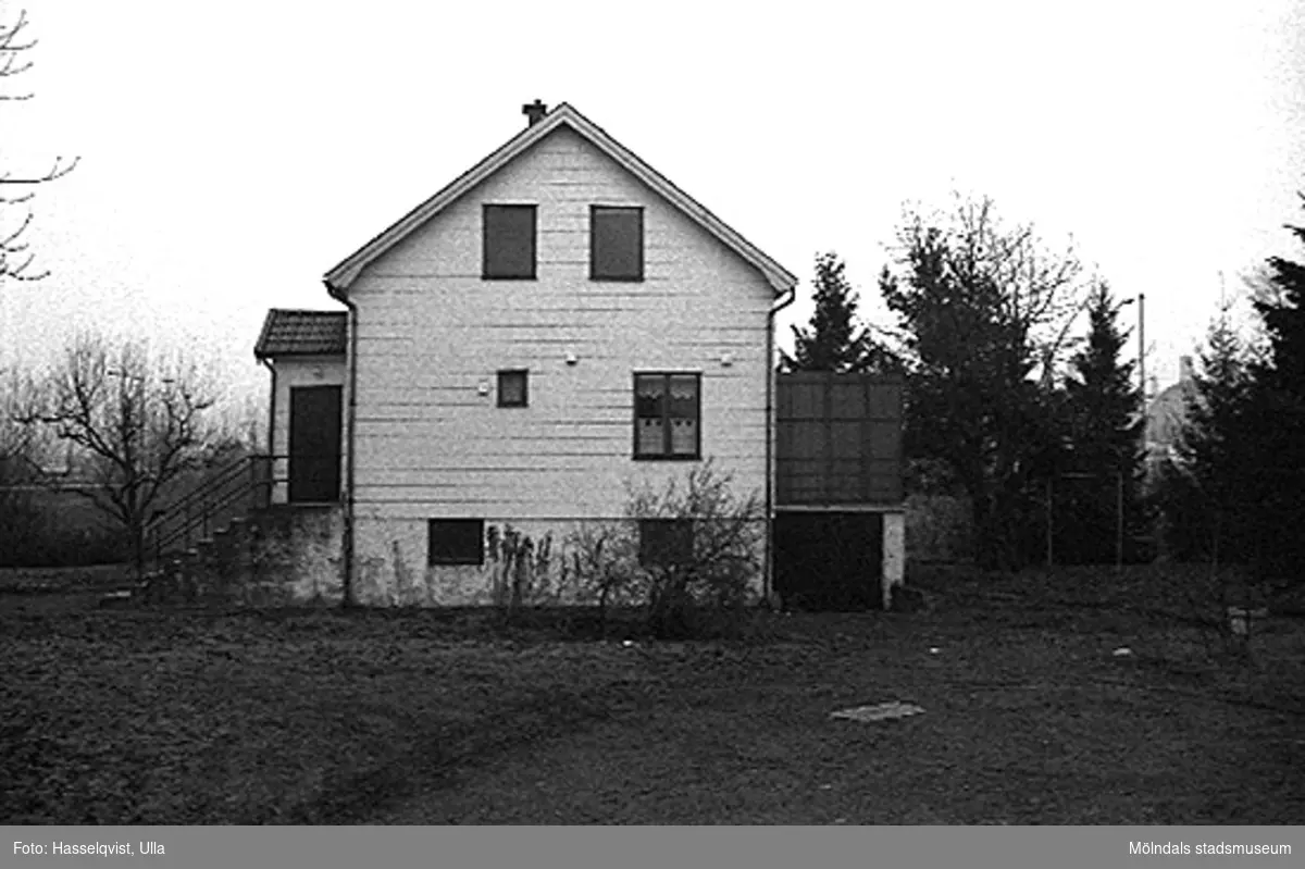 Ett bostadshus, Åby 1:9, sett från norr. 1996-01-16.