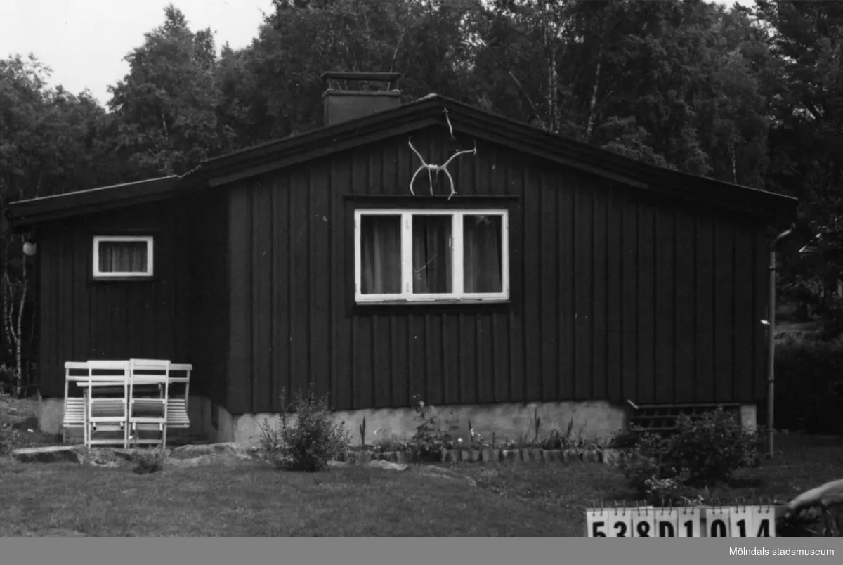 Byggnadsinventering i Lindome 1968. Ingemantorp 2:27.
Hus nr: 559D1014.
Benämning: fritidshus.
Kvalitet: mycket god.
Material: trä.
Tillfartsväg: framkomlig.
Renhållning: soptömning.