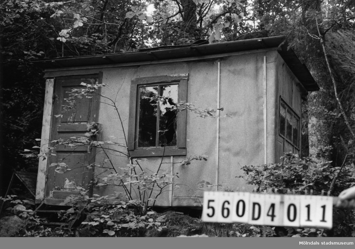 Byggnadsinventering i Lindome 1968. Fagered (2:44).
Hus nr: 560D4011.
Benämning: fritidshus.
Kvalitet: dålig.
Material: trä, tjärpapp.
Tillfartsväg: ej framkomlig.
Renhållning: ej soptömning.