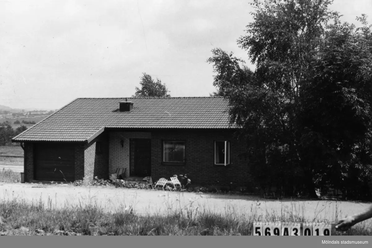 Byggnadsinventering i Lindome 1968. Skäggered 3:31.
Hus nr: 569A3019.
Benämning: permanent bostad.
Kvalitet: mycket god.
Material: rött tegel.
Tillfartsväg: framkomlig.
Renhållning: soptömning.
