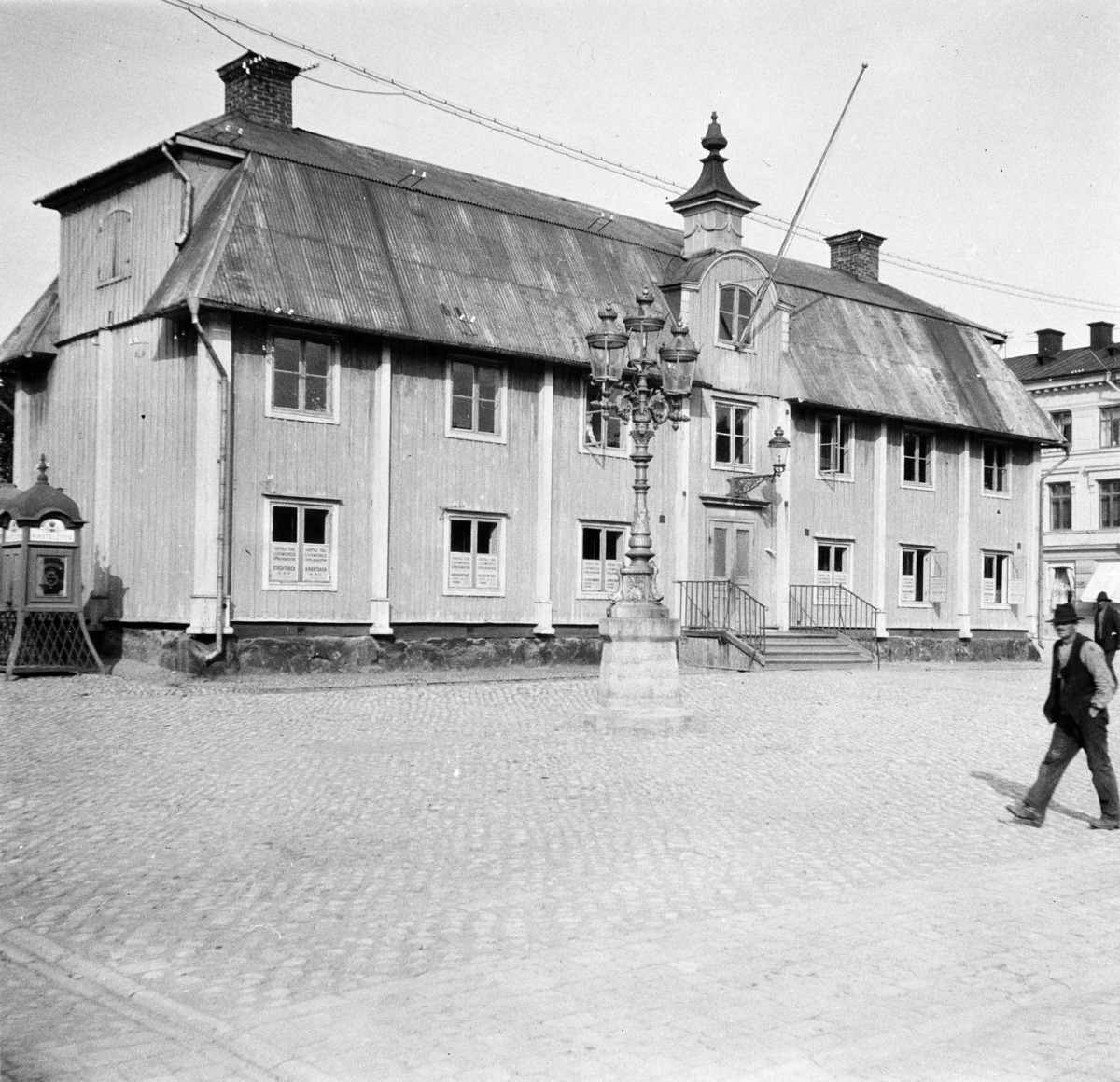 Södertälje, Södermanland
Exteriör

Svensk arkitektur: kyrkor, herrgårdar med mera fotograferade av Arkitekturminnesföreningen 1908-23.