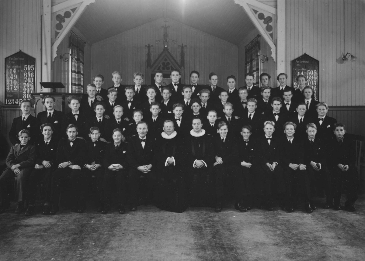 Gruppeportrett av konfirmanter, tatt i Bethel i 1940.