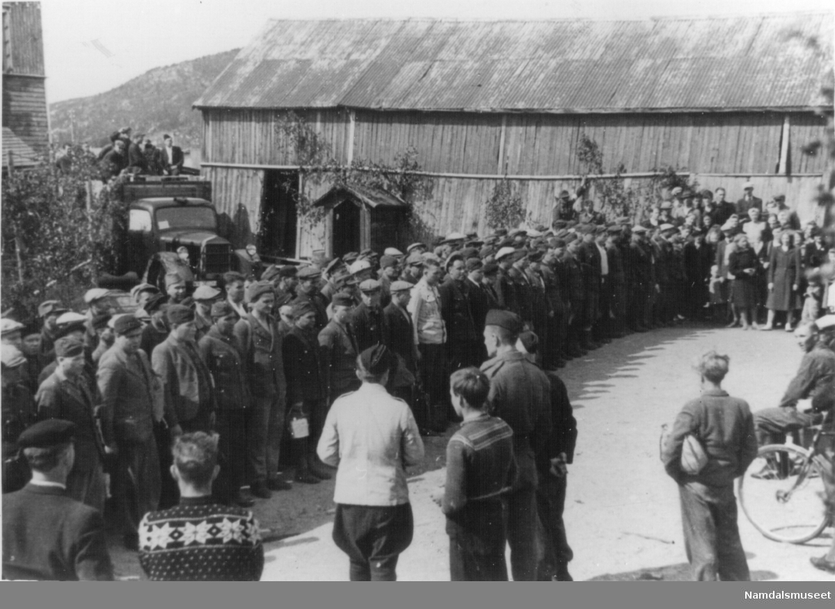 Mai-juni 1945. Fra avskjedsfesten for de russiske krigsfangene i fangeleiren i Iderettens hus i Overhallsveien.