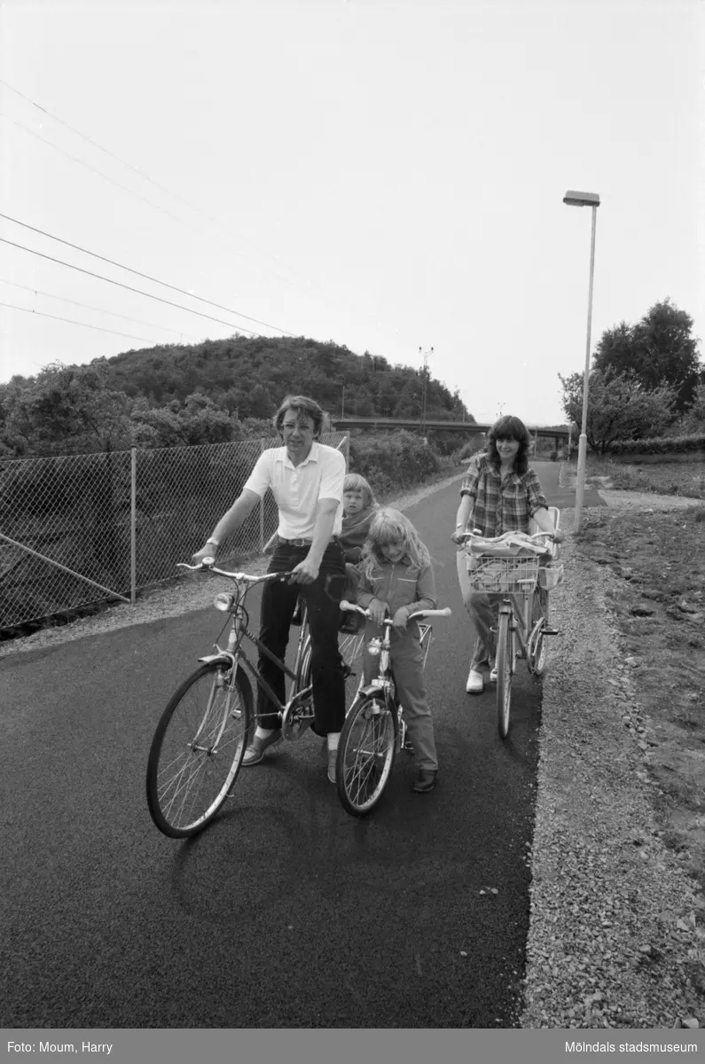 Ny cykelbana mellan Rävekärr och Kållered, år 1984.

För mer information om bilden se under tilläggsinformation.
