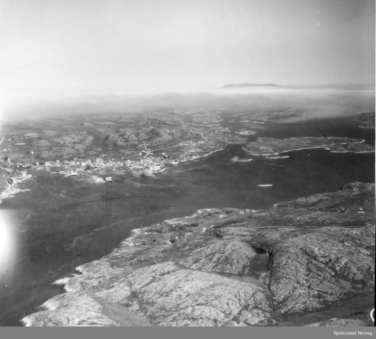 Rørvik og Marøya, flyfoto
