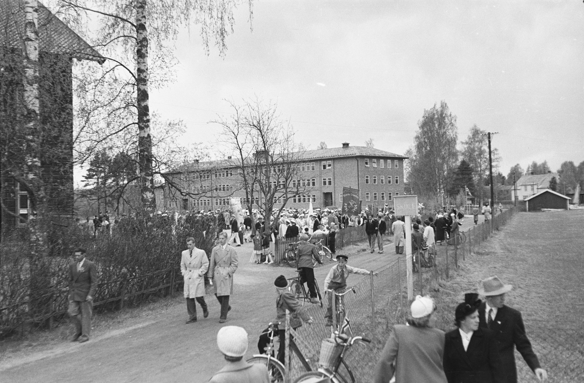 17. mai. Elverum. 
 1950-tallet. Folkemengde ved Folkvang. 