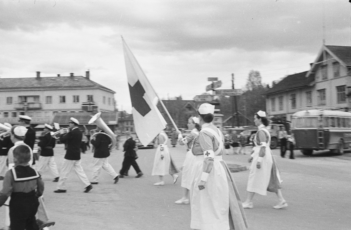 17. mai. Elverum. 
 1950-tallet. Østmoehjørnet. 