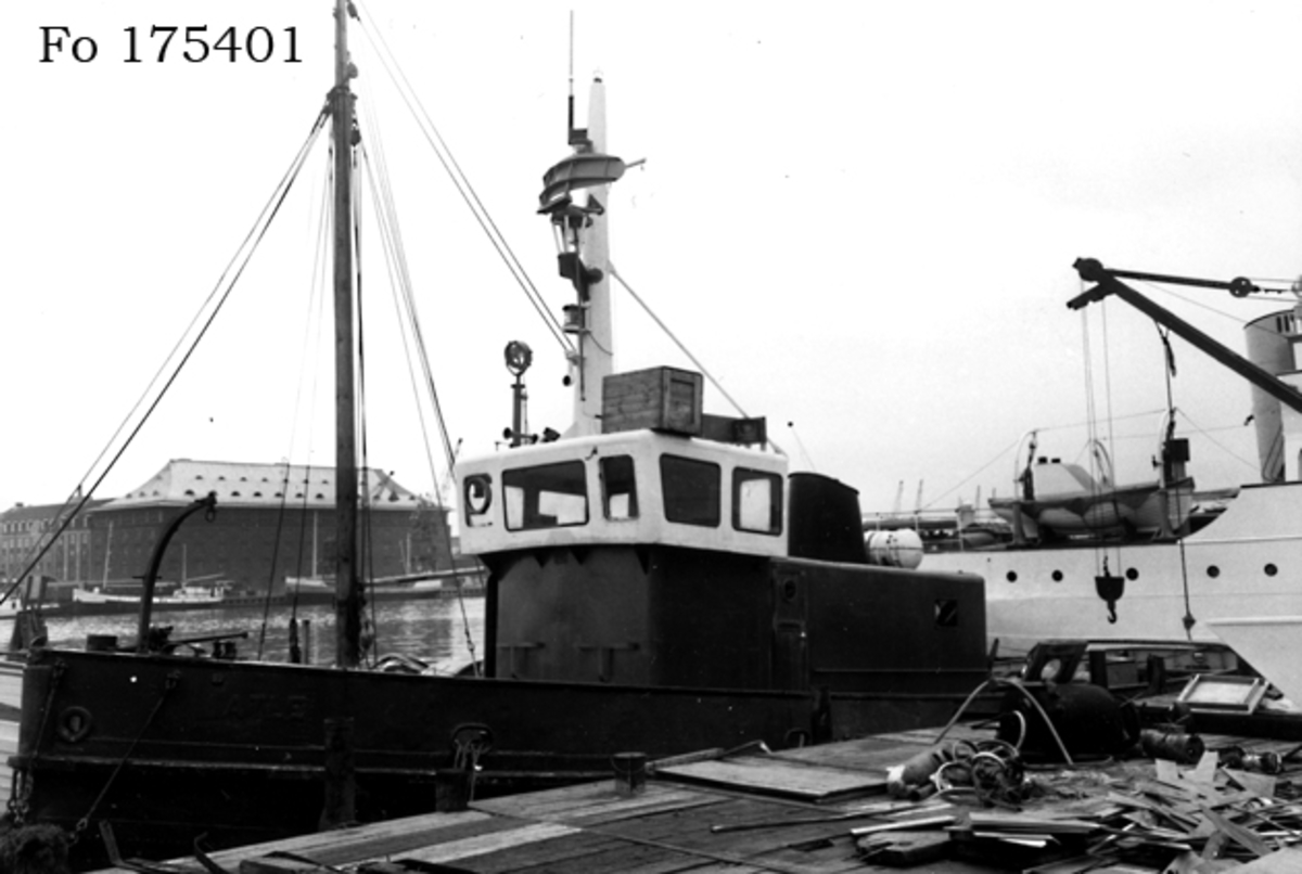 Bogserbåt byggd i Karlskrona, utrangerad 1967.