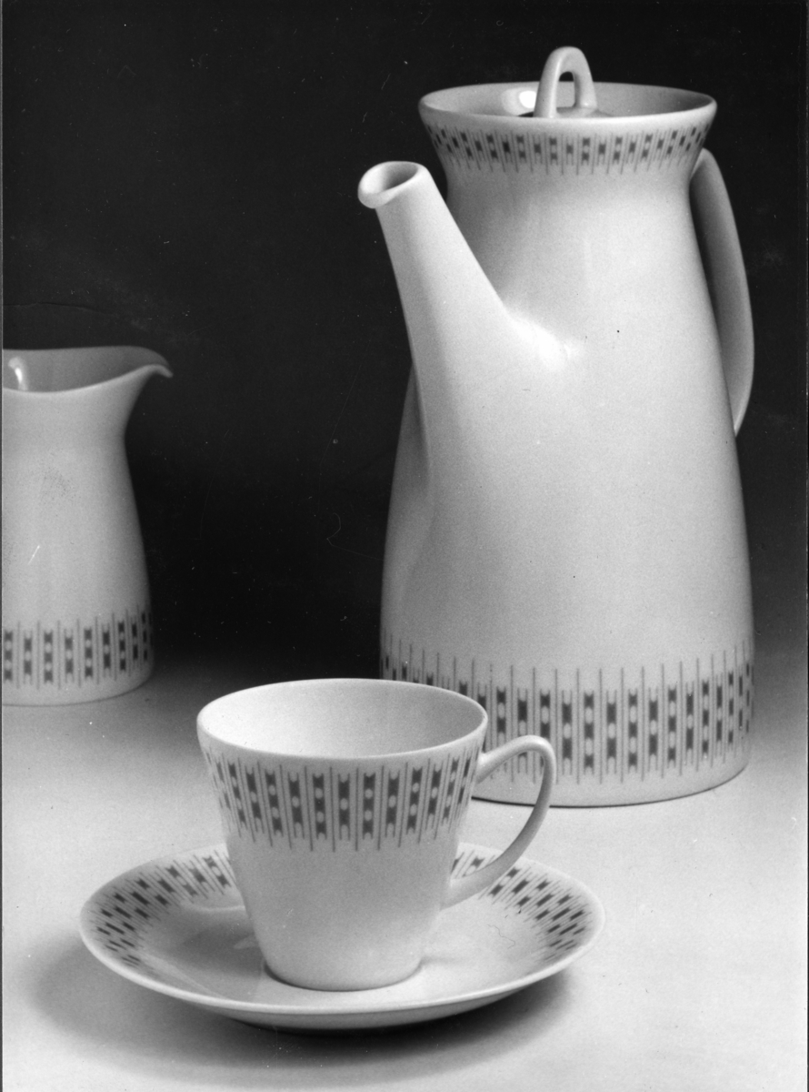 Produktfoto av kaffeservise
Denne modellen heter Jubileum, den ble produsert fra 1959. Den er designet av Eystein Sandnes.