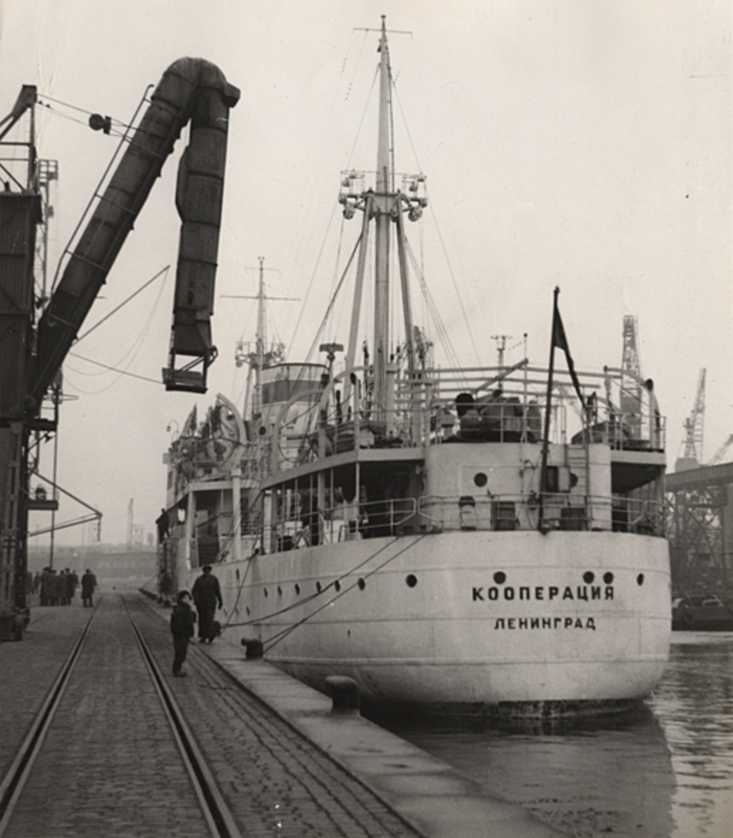Det ryska lastfartyget COOPERATZIA i Malmö hamn 1953.