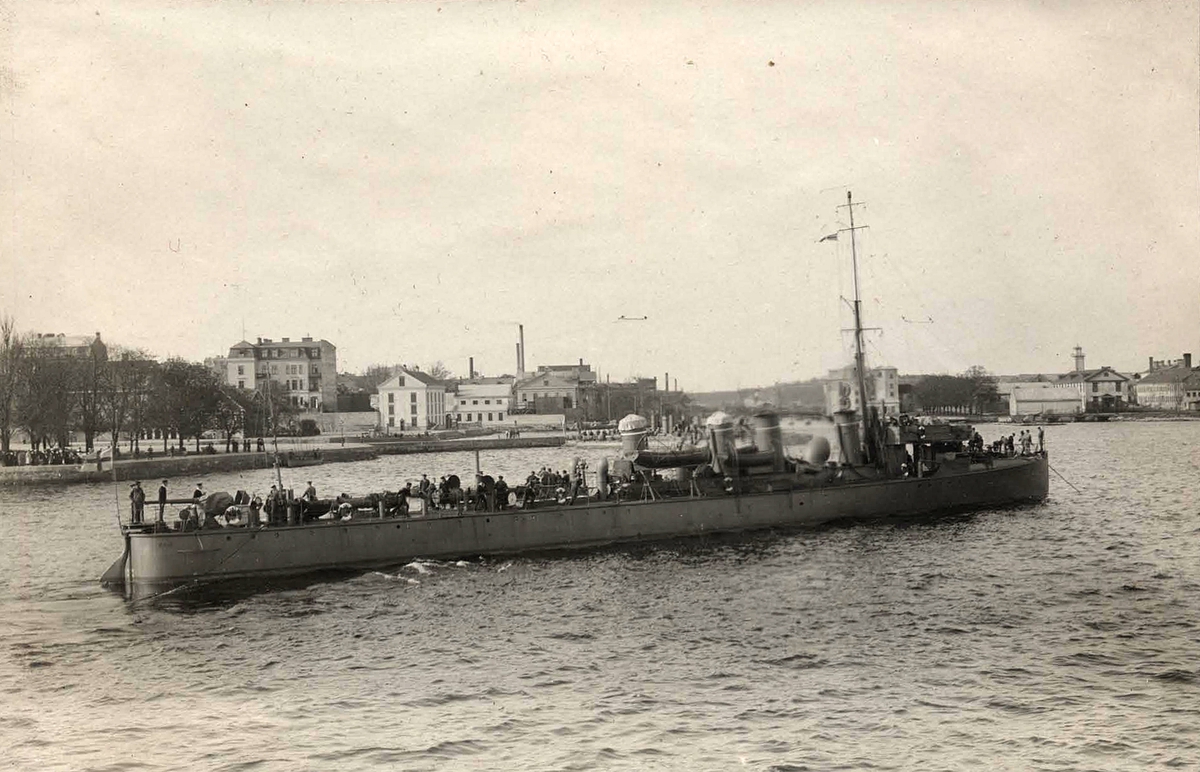 Avgång från Karlskrona våren 1918.
"Wale"
