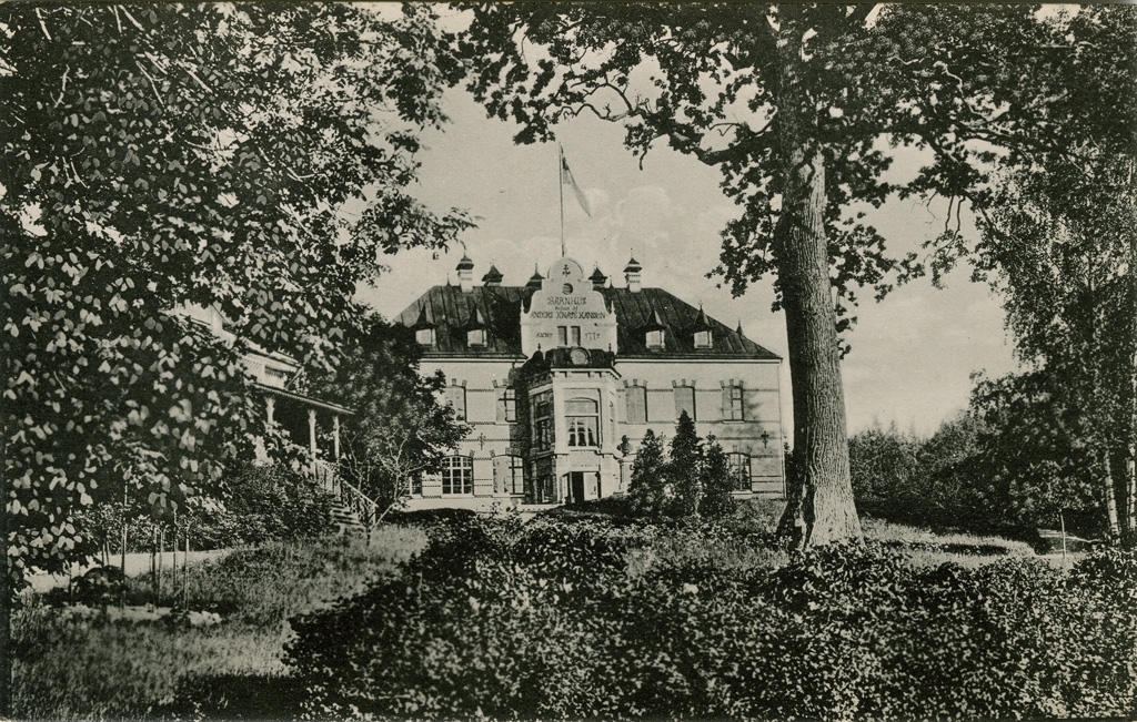 Text till bilden: "Uddevalla. Gustafsberg. Barnhuset".