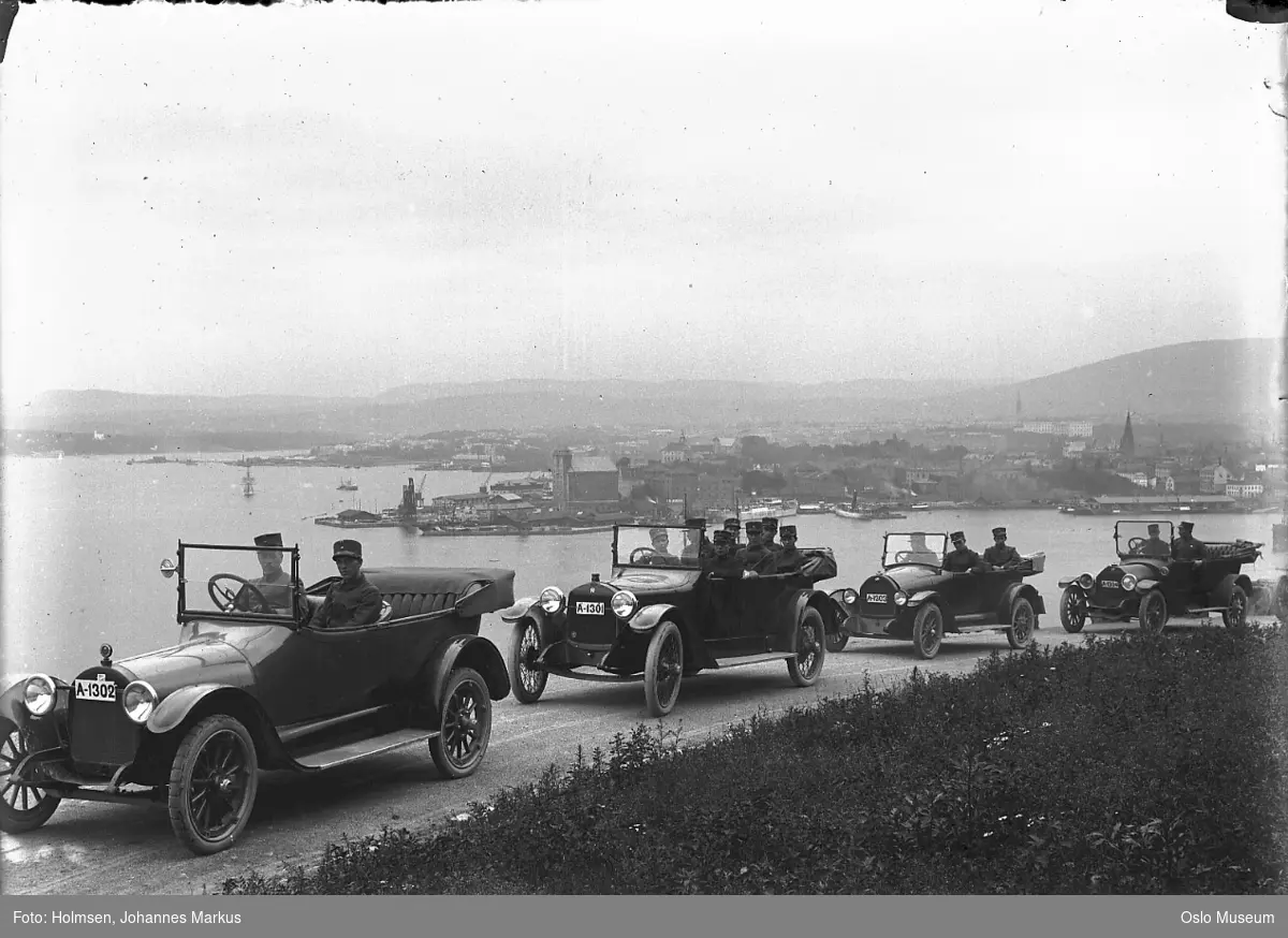Hærens Automobilkorps, biler, biltur, fjord, havn, menn, uniformer