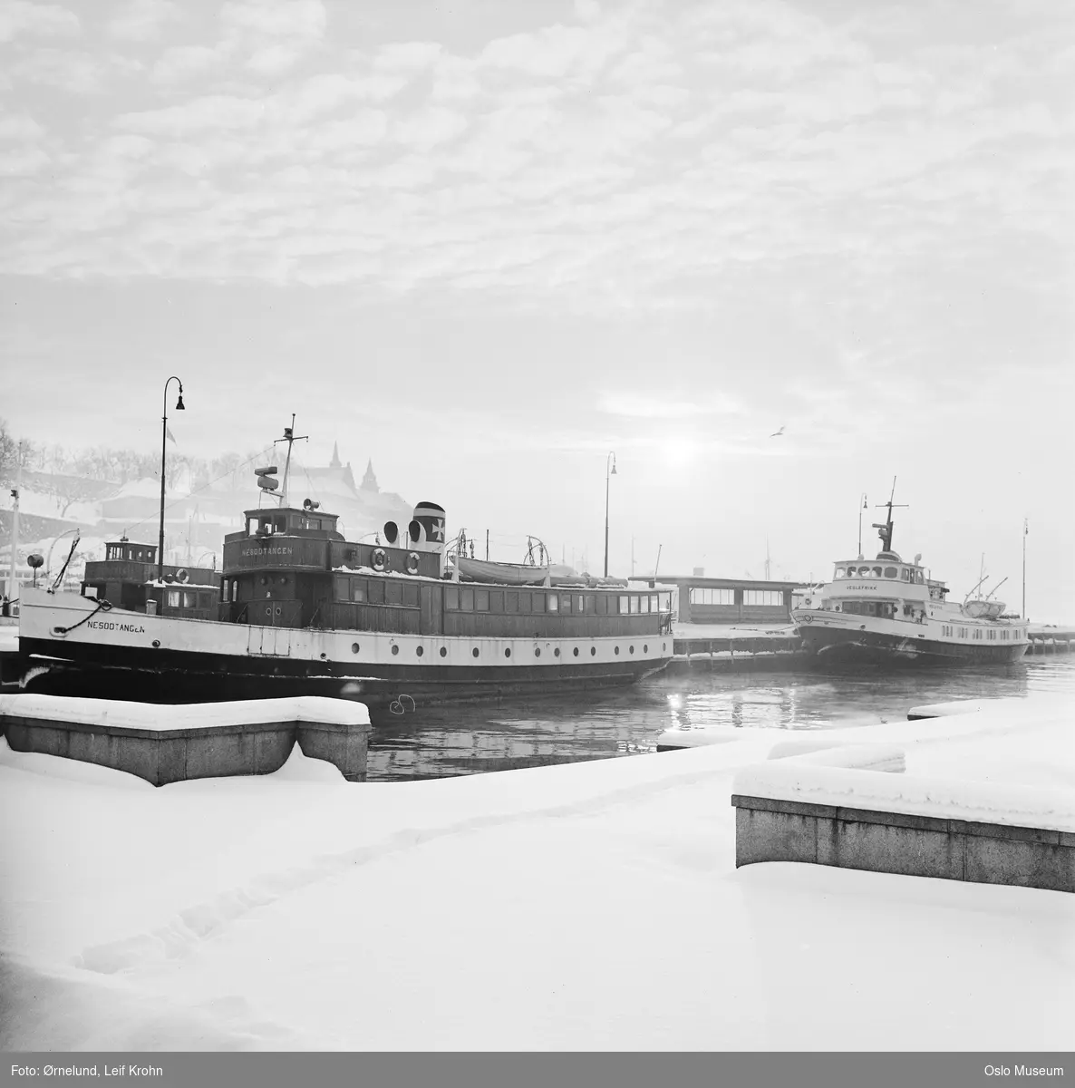 havn, båt Nesodtangen, båt Veslefrikk, is, snø, Akershus festning