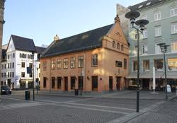 Gamle Rådhus, Teatermuseet, forretningsgårder