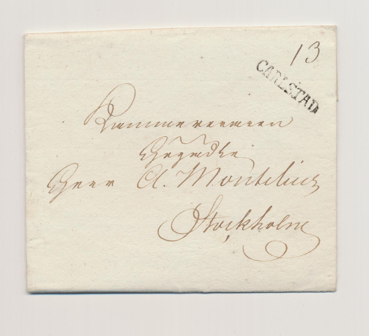 Brev med Karlstads rakstämpel skickat till kamreraren Montelius i Stockholm. Rakstämplar infördes vid alla svenska postkontor 1819.