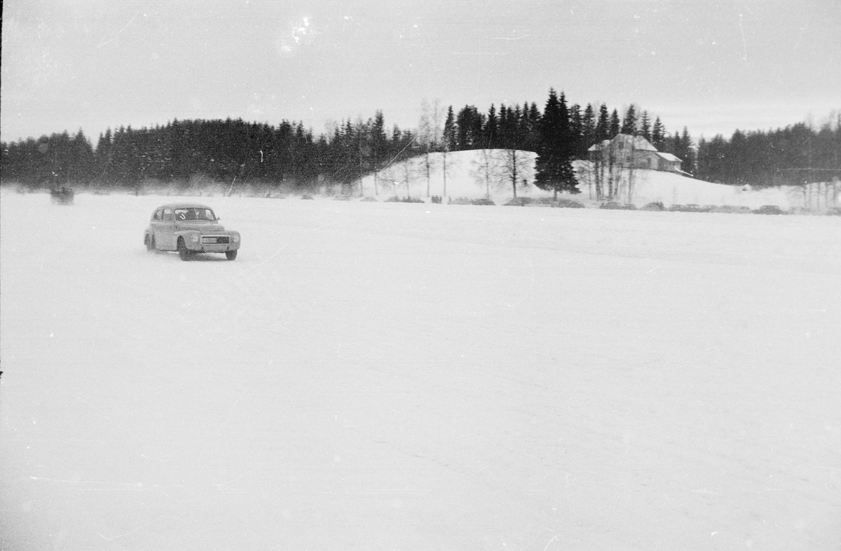Billøp på Lisjøen i februar 1963.
 Elverum.
Gunnar Hagerud, Kongsvinger.