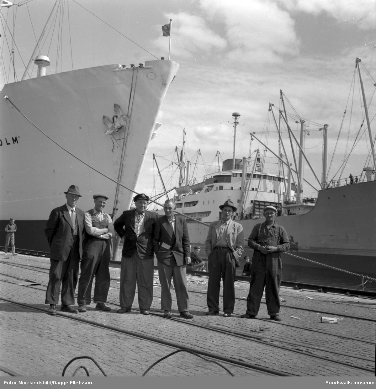 Båtrusch i Sundsvalls ham en midsommarhelg på 1950-talet. Vasaholm, Minnesota, Ragne, Ahoy Kampen, Amazonas.