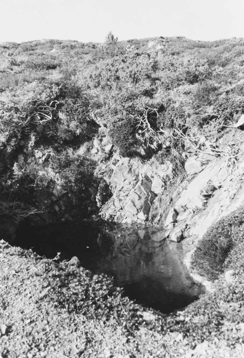 Sølvgruvene på Meland. Rester etter gruvedrift langs veien Hopsjø - Minde