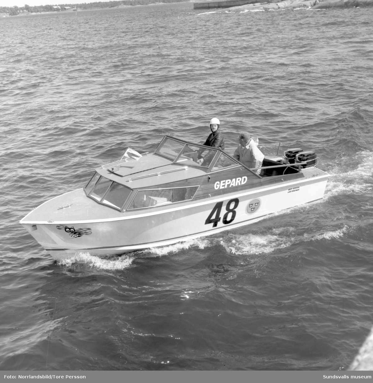 Den specialbyggda båten Gepard går runt på Öregrund dagen före tävlingen Roslagsloppet.