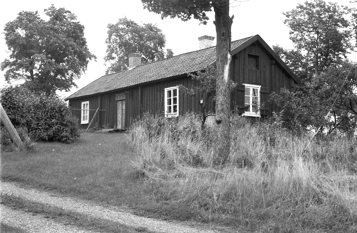 Bostadshus och bagarstuga, Kölinge 10:1, Bostället, Rasbokils socken, Uppland 1982