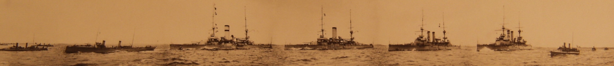 Motiv: Den norsk eskadre 1905. Sammensatt av 7 enkle fotografier