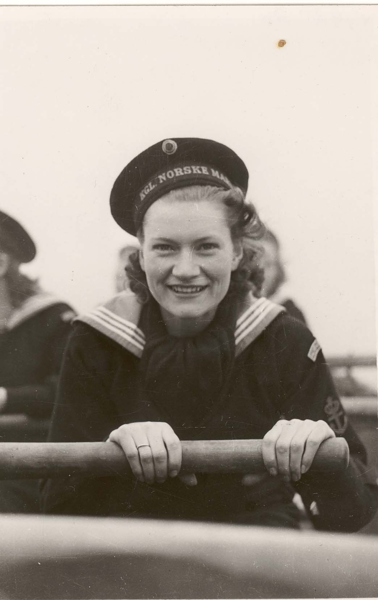 Motiv: Marinens Kvinnekorps 1942-1945 Roøvelse. MKK Gretha Holtedal
