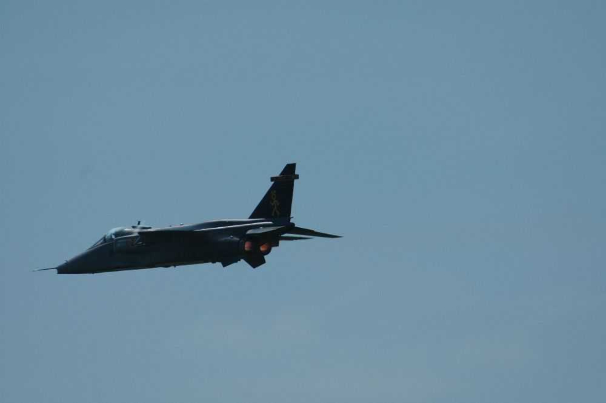 Ett fly i luften. SEPECAT Jaguar i fra RAF 16 squadron