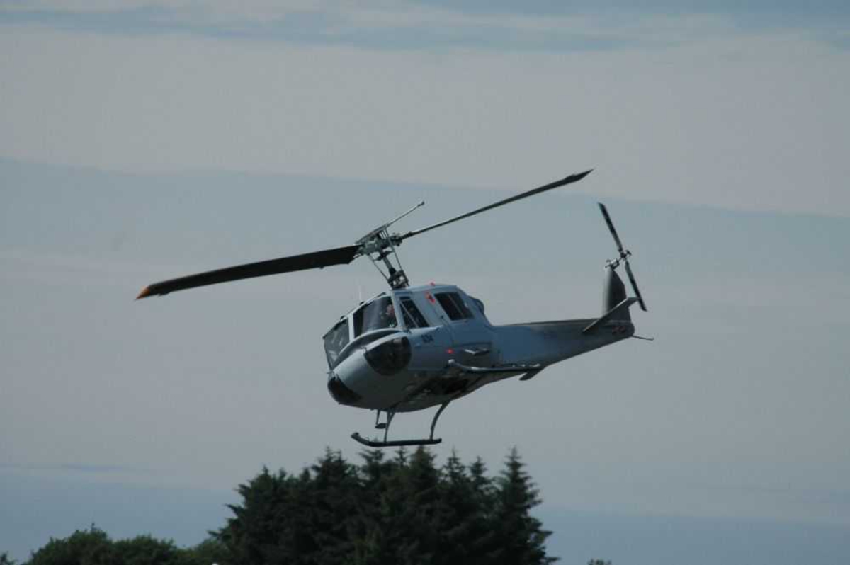Ett helikopter i luftqa. Fuji Bell 204B 034, SE-JMK