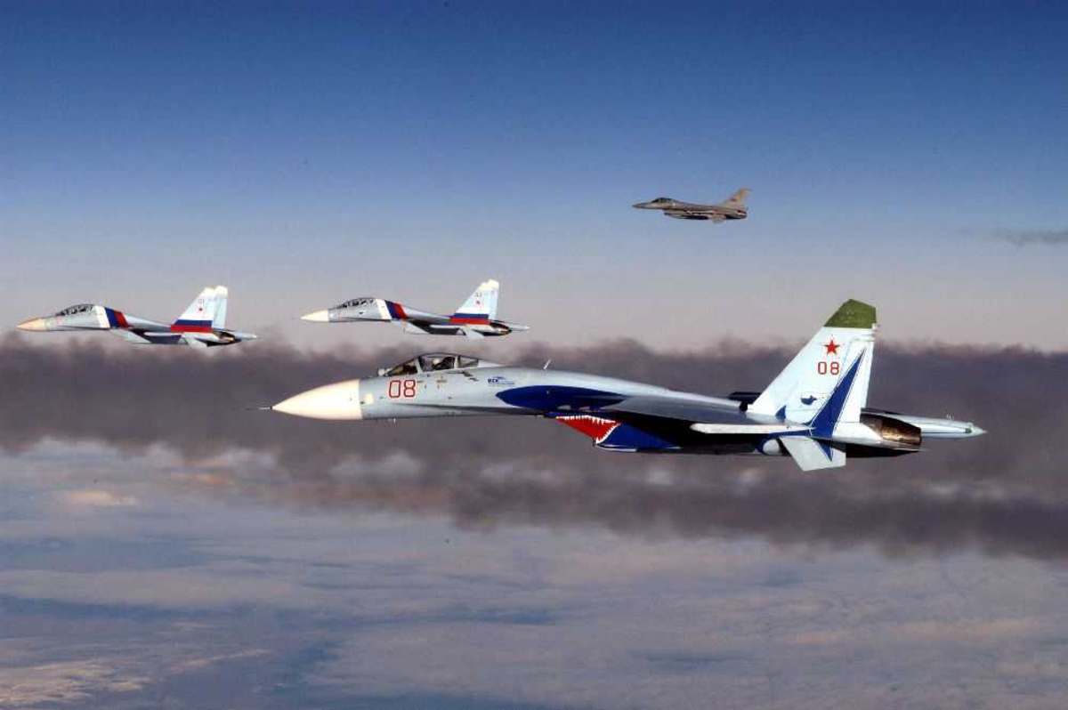 Luftfoto, Flere jagerfly, i forgrunnen Mig-35, 08 (evenuelt Mig 29)
