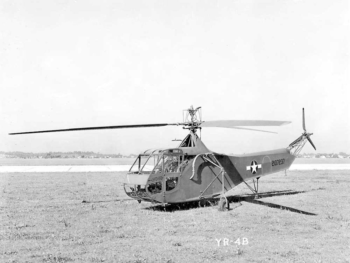 1 helikopter på bakken. Sikorsky VS-316A, YR-4B.