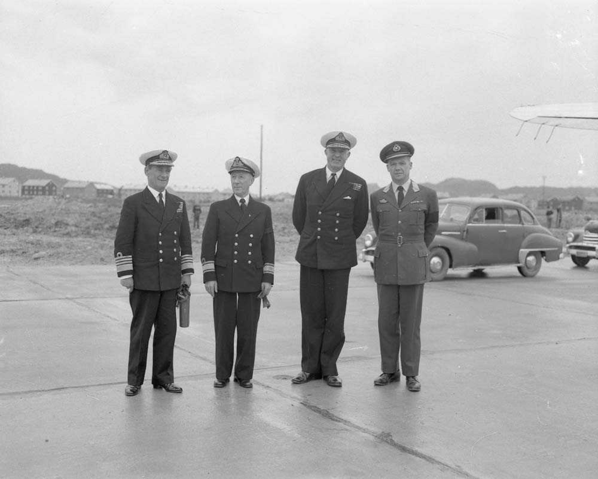 Engelske marineoffiserer i Bodø.