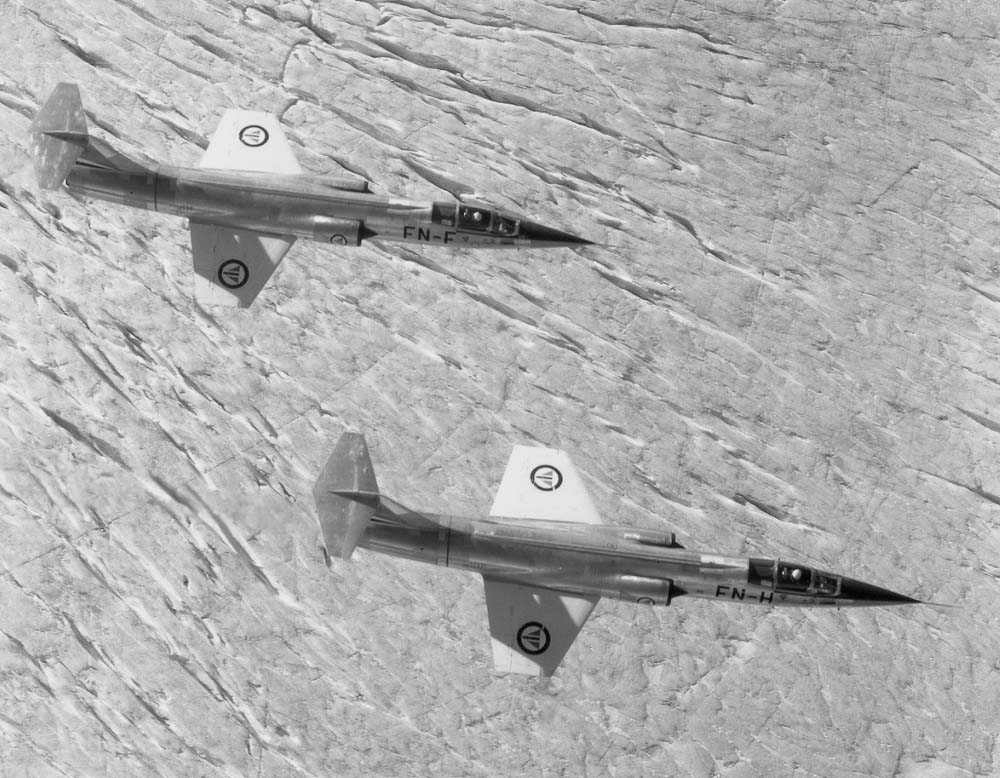 2 F-104 Starfighter i formasjon. Tilhører 331 skvadron, Bodø flystasjon.