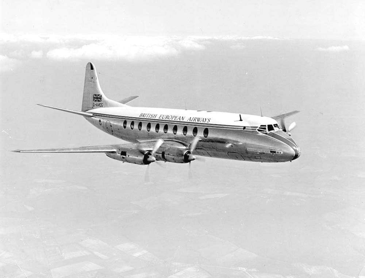 Luftfoto. Ett fly i luften, Vickers Viscount 701 G-AMOG fra BEA.