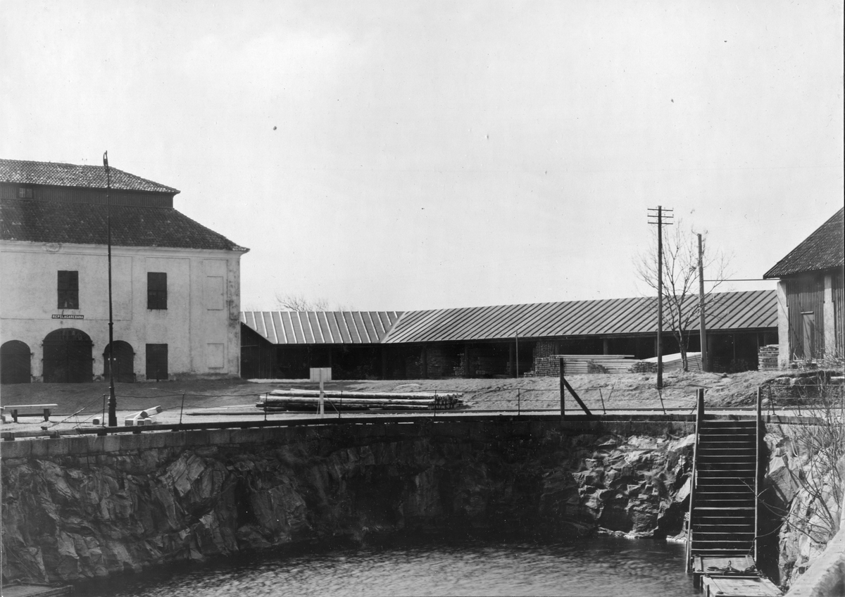 Gamla dockan å Lindholmen i bakgrunden västra banhuvudet å repslagarebanan