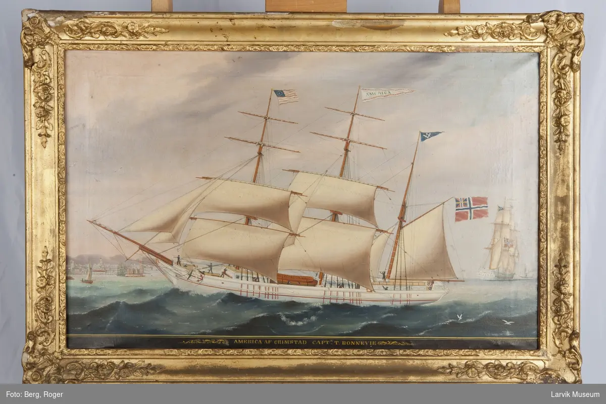 Bark AMERIKA av Grimstad, Livornos havn i bakgrunnen, Skipet har revet seilføring og unionsflagg
