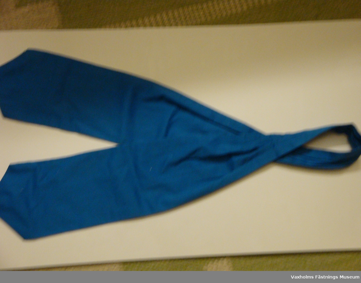 Uniform FN grön indisk modell,  skjorta med kort ärm och byxor. Blå fältmössa och blå halsduk.
