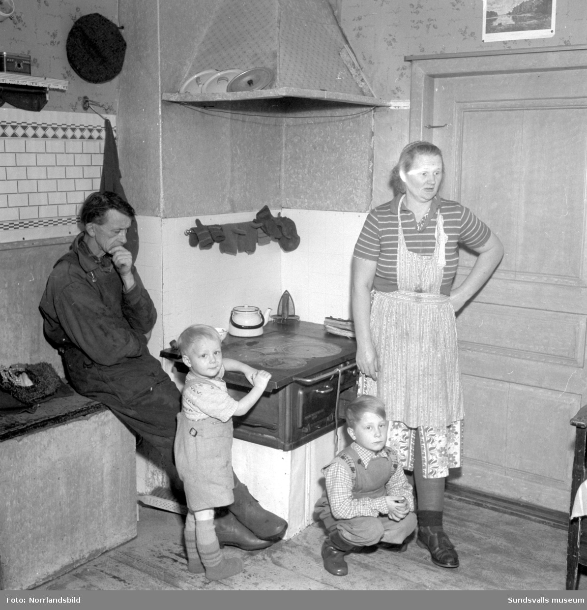 Reportage från Nedansjö om en familj med två små pojkar som bor i en bristfällig bostad.