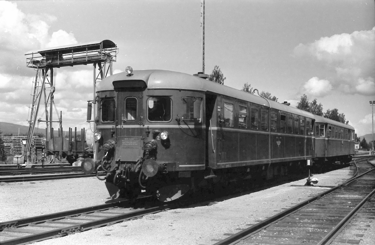 Elverum stasjon, persontog fra Røros, tog 376. BM 86G 12