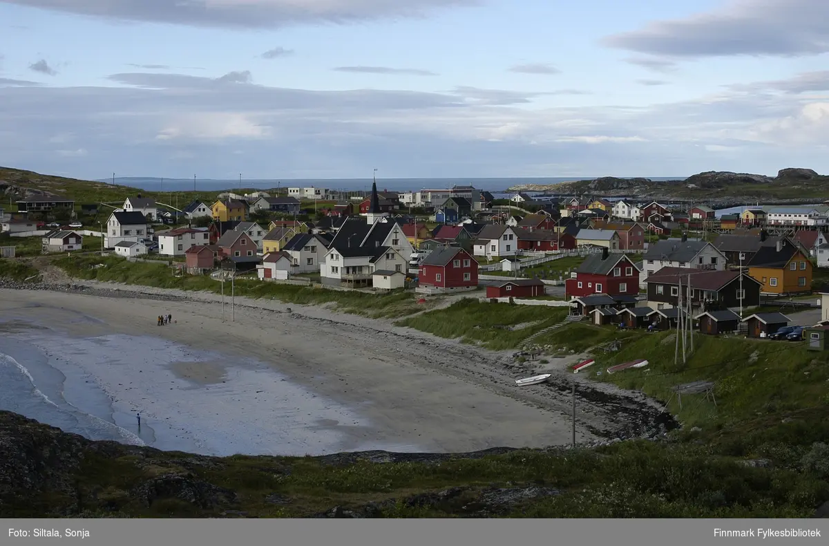 Utsikt mot Bugøynes, som er ei lita bygd med ca. 270 innbyggere