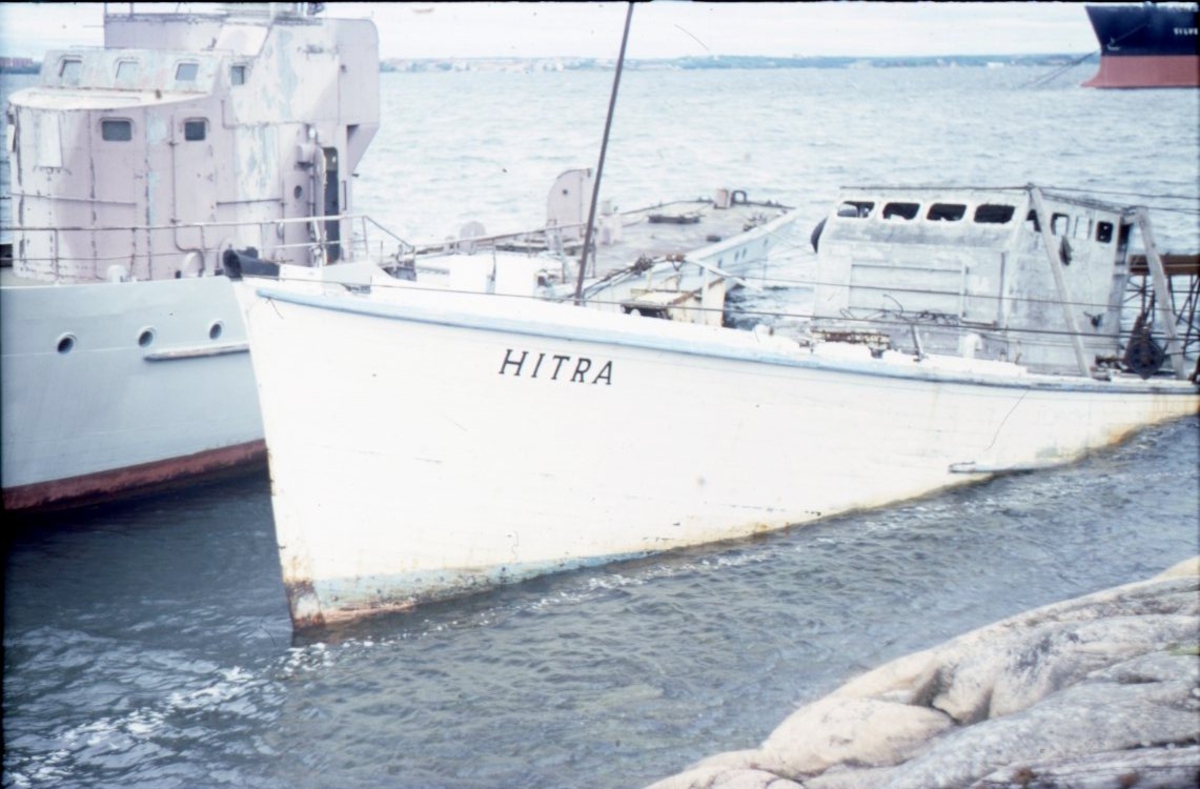 Motiv: Tidligere ubåtjager HITRA på Tjurkö, Karlskrona. Babord baug.