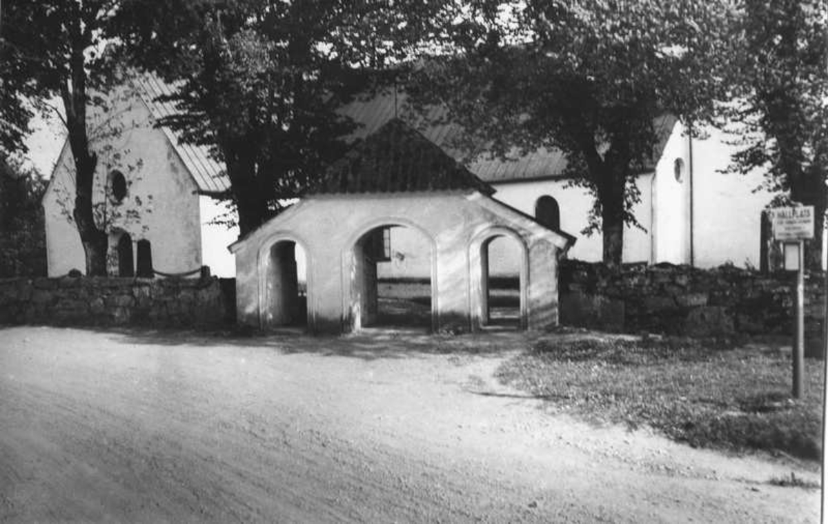 Sätila, kyrkogårdsporten. Juni 1934.