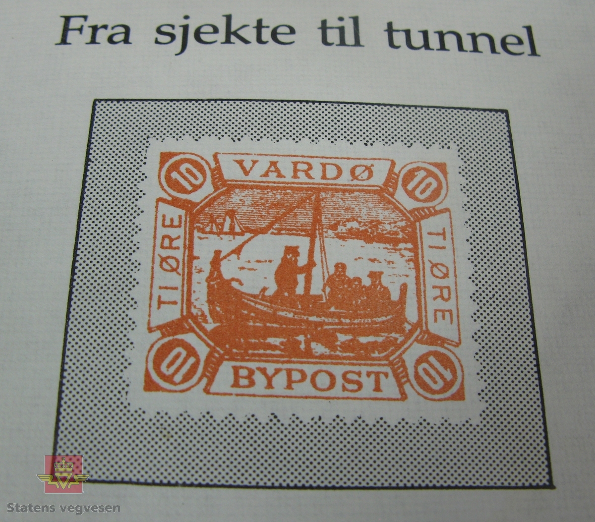 Konvolutt med frimerker og stempel som viser til vegåpningen av Vardøtunnelen den 16. august 1983. Påskrift fra Hjalmar Halvorsen og Vardø Frimerkeklubb.