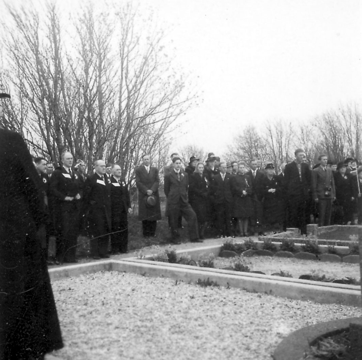 Frigjøringsdagene i Bodø etter krigen 1940 - 1945. "Høytidelighet/Minnestund", mange personer samlet.