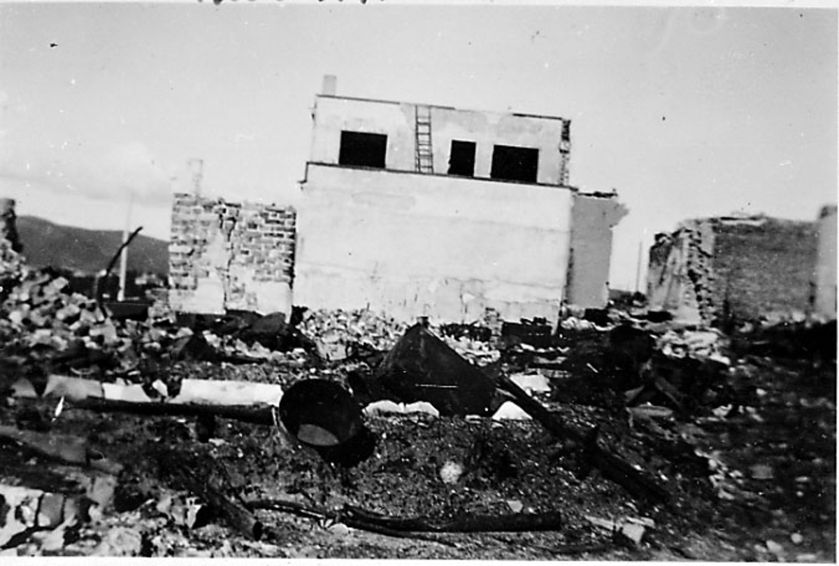 Ruin av bygning. Bodø etter bombingen under 2. verdenskrig. 