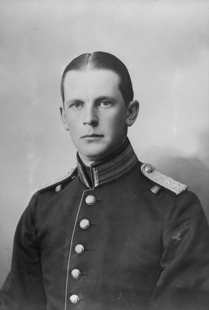 Porträtt av militära flygpionjären Oscar Cederström vid Västerbottens regemente.