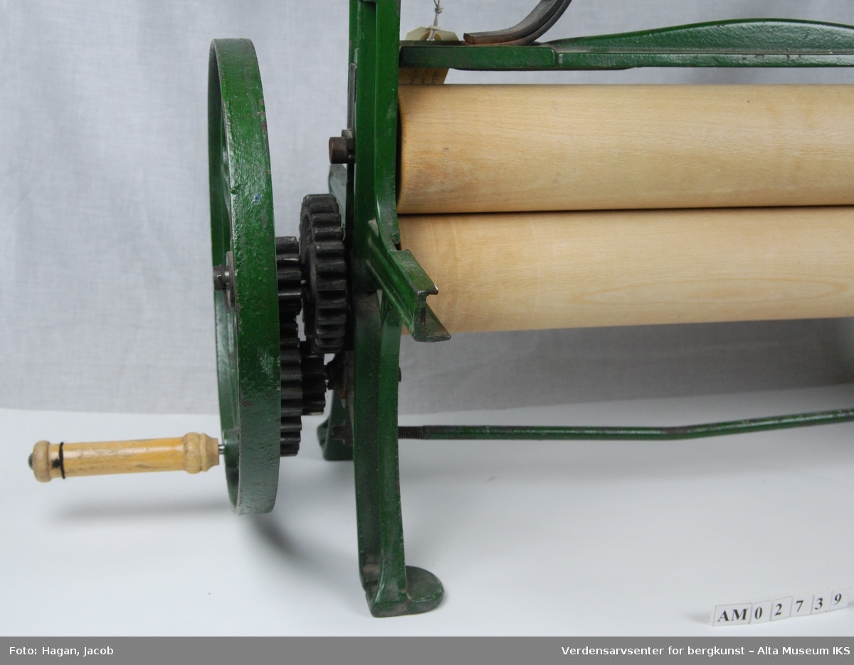Form: Klassisk klesrulle med toppregult press med regulerbart press, manglende sidefjøler.
