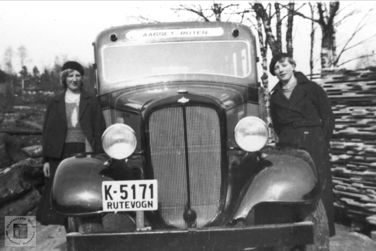 Rutebil K-5171
Chevrolet årsmodell 1934-35.
Dette skal ha vært en Chevrolet 1935-modell med 15 seter som rutebileier Jul. Olsen, Laudal, hadde. I 1937 kjøpte han en ny Dodge med 17 seter. Den fikk samme registreringsnummer, K-5171, og da ble sannsynligvis Chevrolet'en solgt.