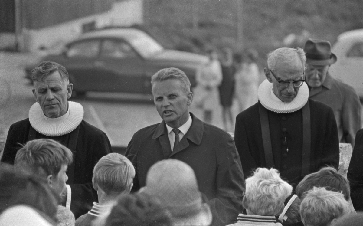 Rossebø kirke - Grunnsteinnedlaggelsen - 7/6 -1971.