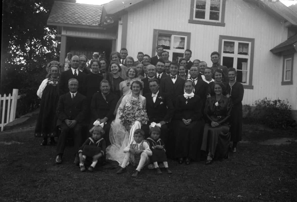 Bilde frå bryllaupet til Birgit Slåtto og Olav Vik i 1934